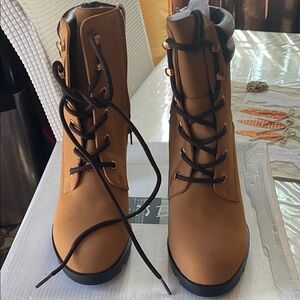 Tan Lace-Up Women's Ankle Boots with Padded Collar